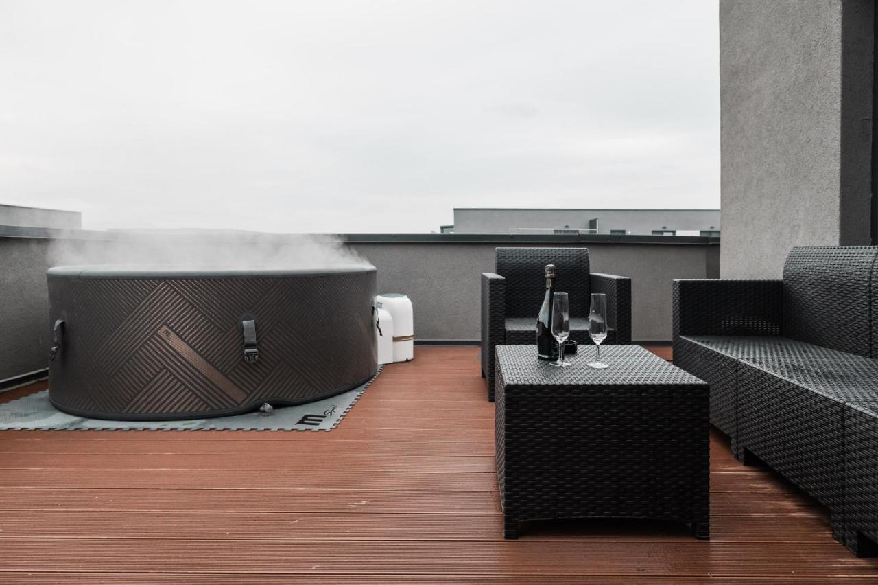 Skylark - Stockholm Penthouse With Jacuzzi, Movie Theater & Panoramic View Apartment Brașov Exterior foto