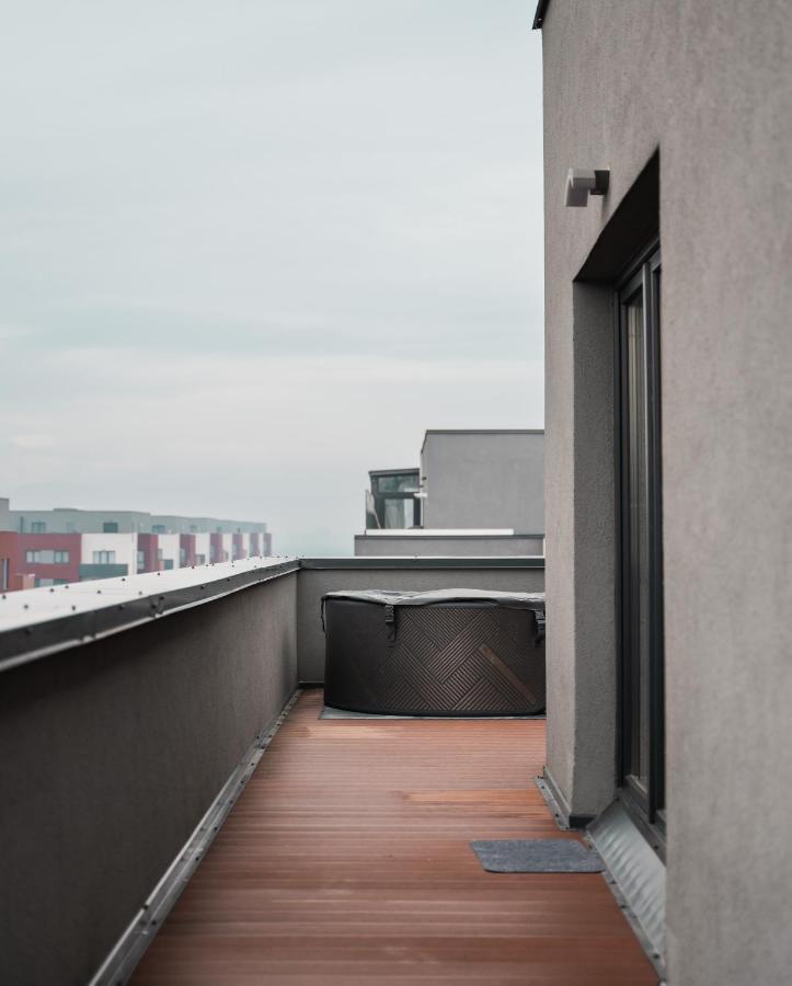 Skylark - Stockholm Penthouse With Jacuzzi, Movie Theater & Panoramic View Apartment Brașov Exterior foto